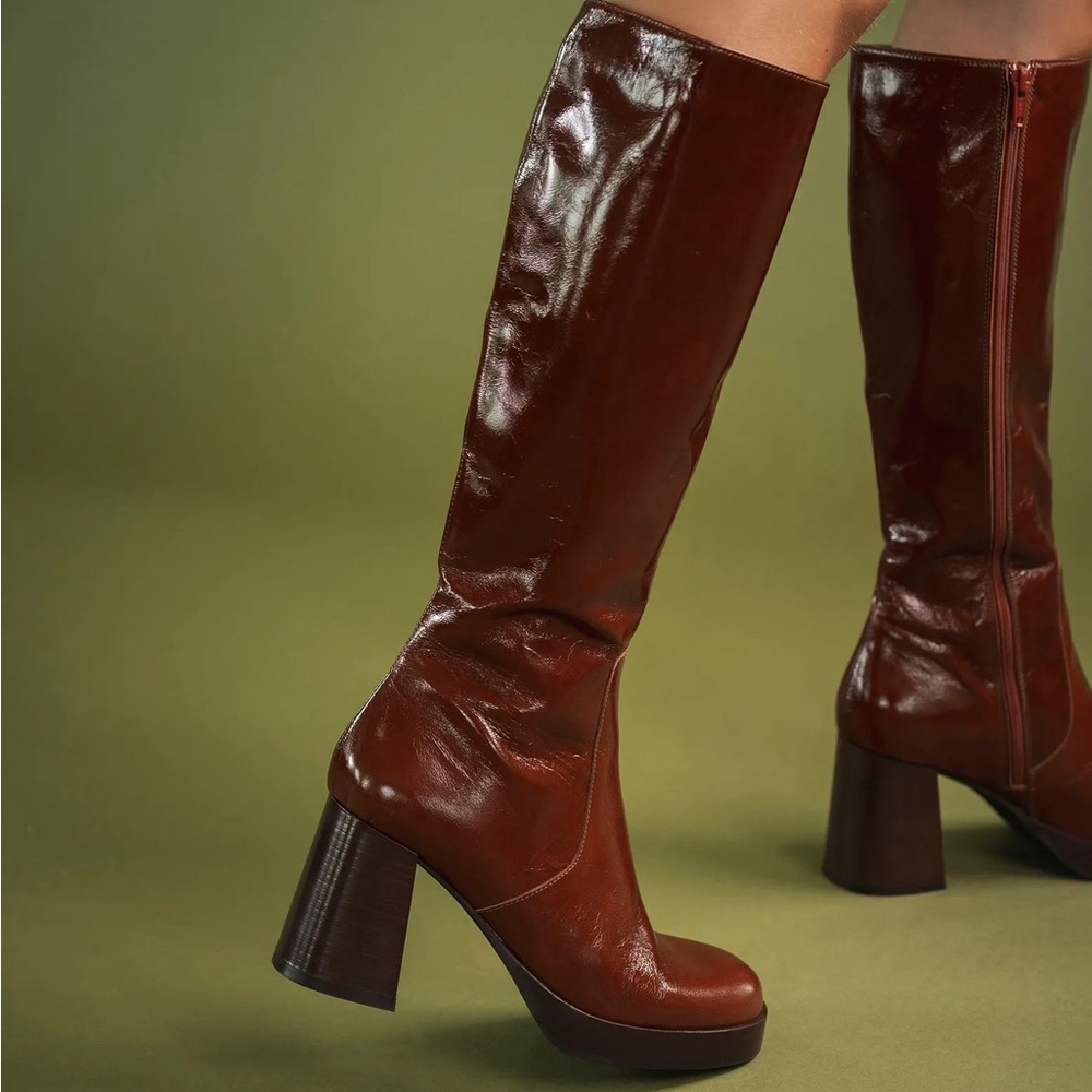 (Q0)Women's cognac-colored faux leather platform boots with block heel,size 9(4)